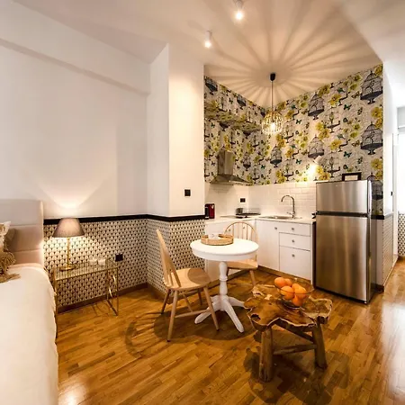 Designer Renovated Apartment In Downtown Athens Exterior photo