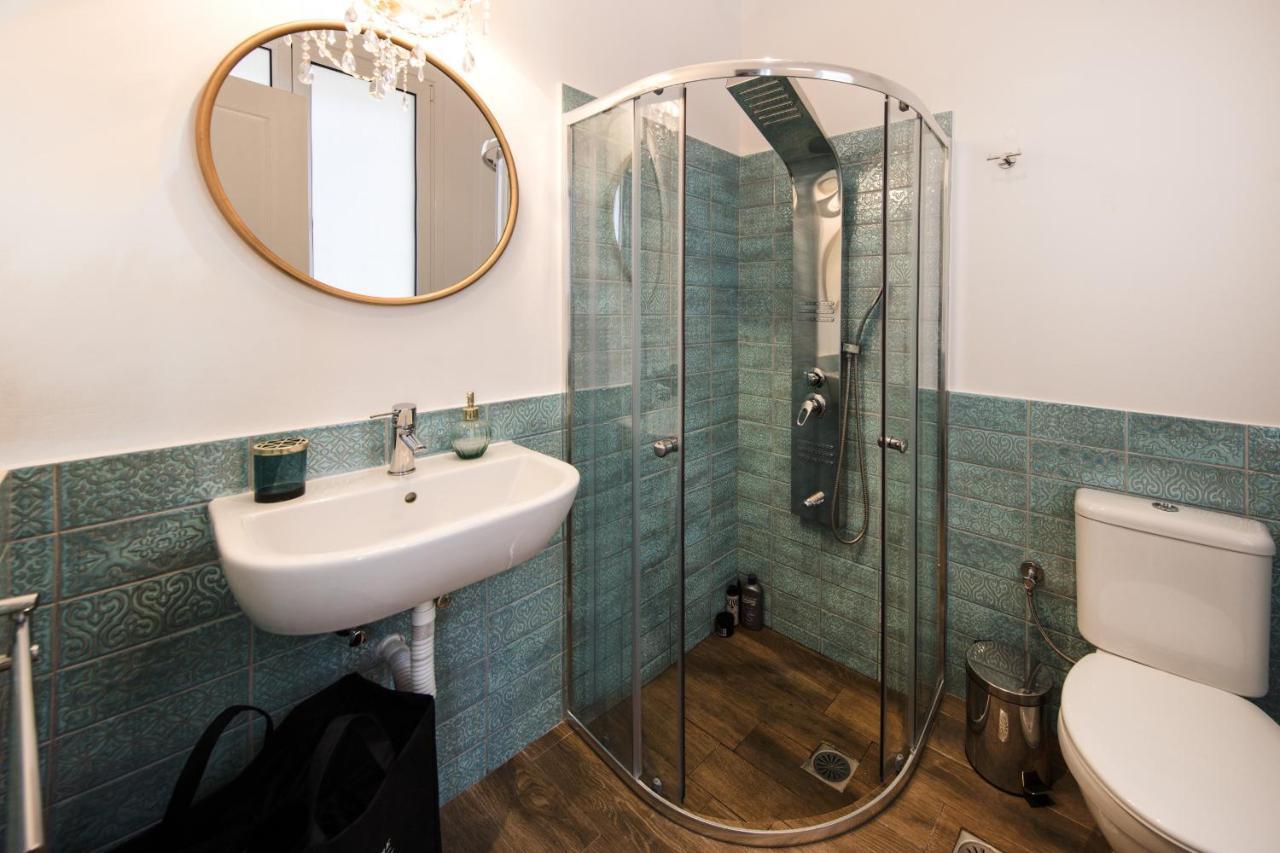 Designer Renovated In Downtown