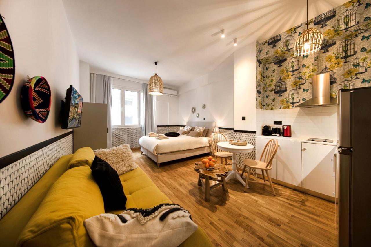 Designer Renovated In Downtown Apartment