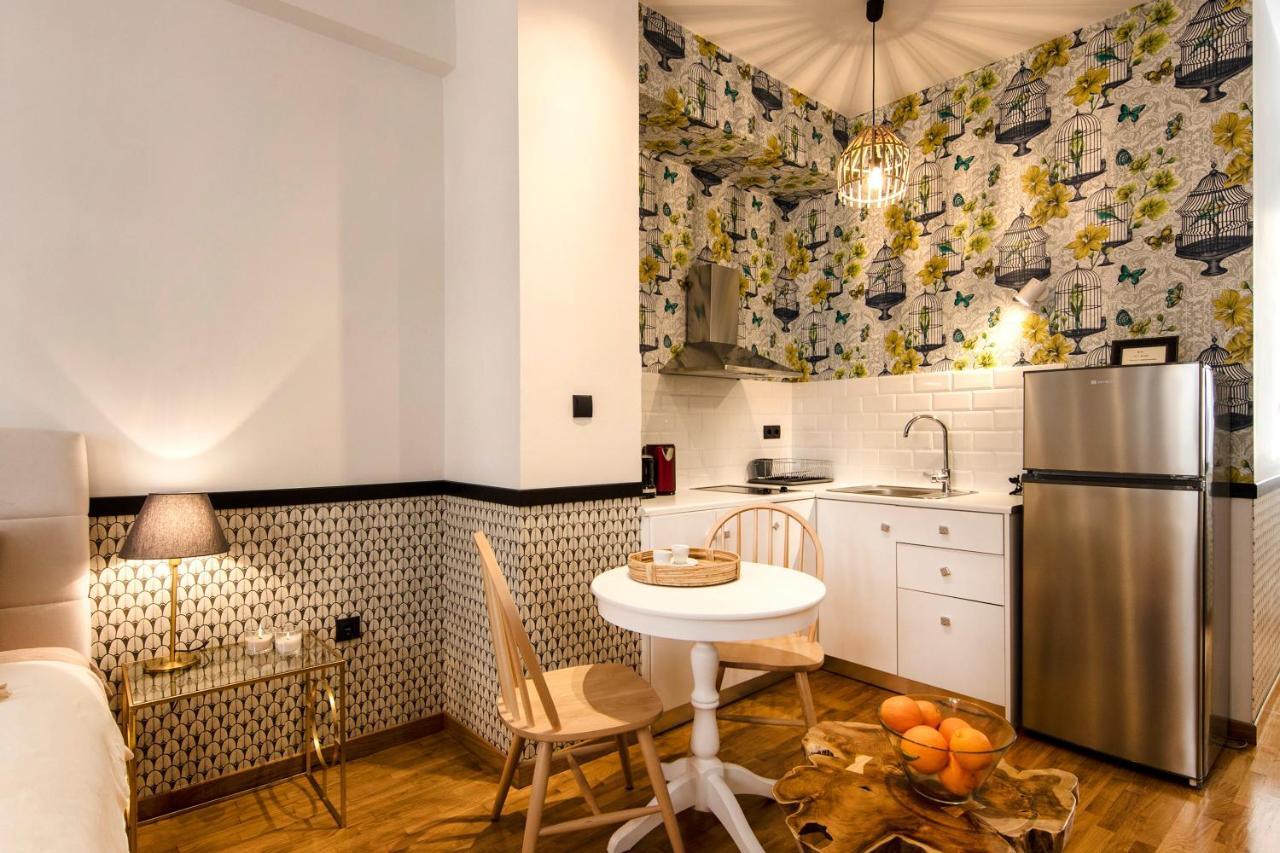 Designer Renovated In Downtown Apartment *